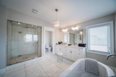 Photo 17 at 136 Homewood Avenue, Newtonbrook West, Toronto