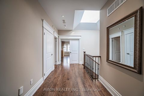 Photo 18 at 136 Homewood Avenue, Newtonbrook West, Toronto