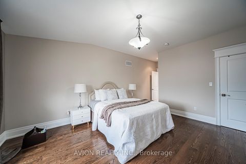 Photo 19 at 136 Homewood Avenue, Newtonbrook West, Toronto
