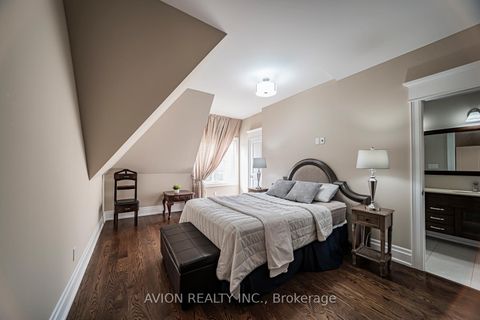Photo 22 at 136 Homewood Avenue, Newtonbrook West, Toronto