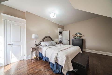 Photo 23 at 136 Homewood Avenue, Newtonbrook West, Toronto