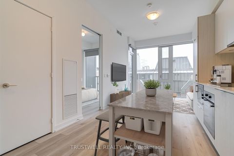 Photo 2 at 1004 - 158 Front Street E, Moss Park, Toronto