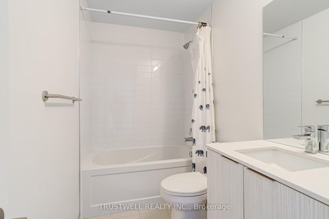 Photo 7 at 1004 - 158 Front Street E, Moss Park, Toronto