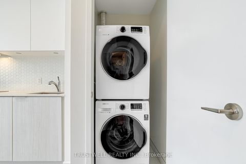 Photo 8 at 1004 - 158 Front Street E, Moss Park, Toronto
