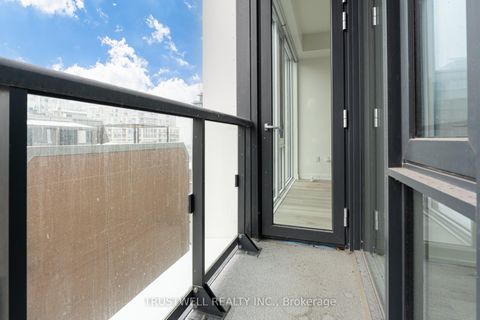 Photo 11 at 1004 - 158 Front Street E, Moss Park, Toronto