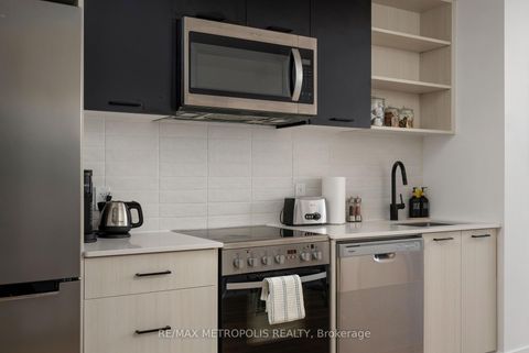 Photo 6 at 407 - 2300 St Clair Avenue W, Junction Area, Toronto
