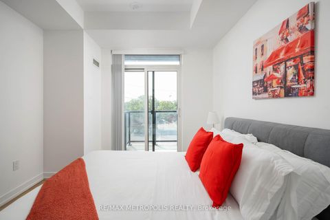 Photo 11 at 407 - 2300 St Clair Avenue W, Junction Area, Toronto