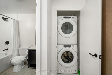 Photo 14 at 407 - 2300 St Clair Avenue W, Junction Area, Toronto
