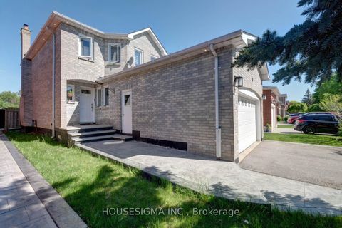 Photo 3 at 46 Venice Crescent, Beverley Glen, Vaughan