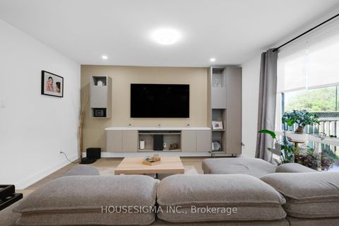 Photo 13 at 46 Venice Crescent, Beverley Glen, Vaughan