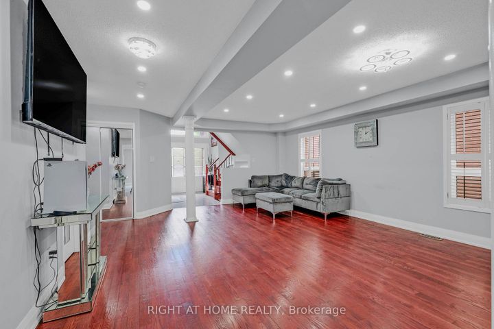 Photo 5 at 86 Whitehouse Crescent, Bram East, Brampton