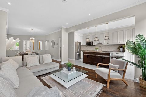 Photo 6 at 29 Bentwood Crescent, Patterson, Vaughan