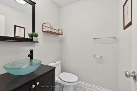 Photo 9 at 29 Bentwood Crescent, Patterson, Vaughan