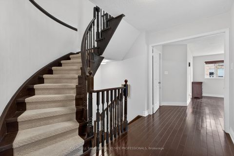 Photo 10 at 29 Bentwood Crescent, Patterson, Vaughan