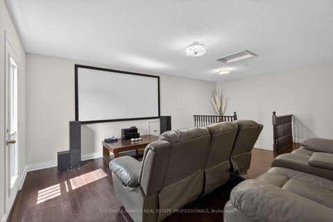 Photo 19 at 29 Bentwood Crescent, Patterson, Vaughan