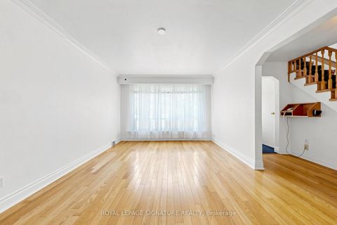 Photo 3 at 34 Lingarde Drive, Maryvale, Toronto