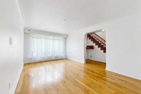 Photo 5 at 34 Lingarde Drive, Maryvale, Toronto