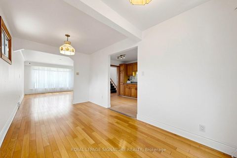 Photo 10 at 34 Lingarde Drive, Maryvale, Toronto