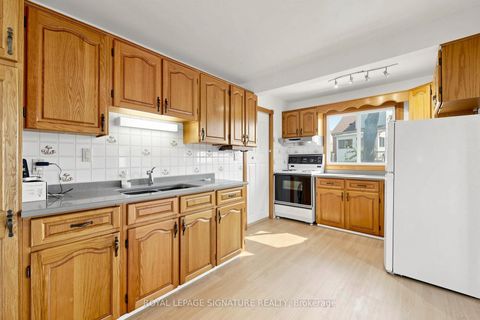 Photo 11 at 34 Lingarde Drive, Maryvale, Toronto