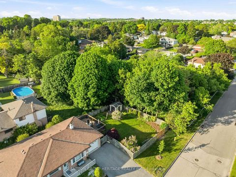 Photo 7 at 23 Jacwin Drive, Central West, Ajax