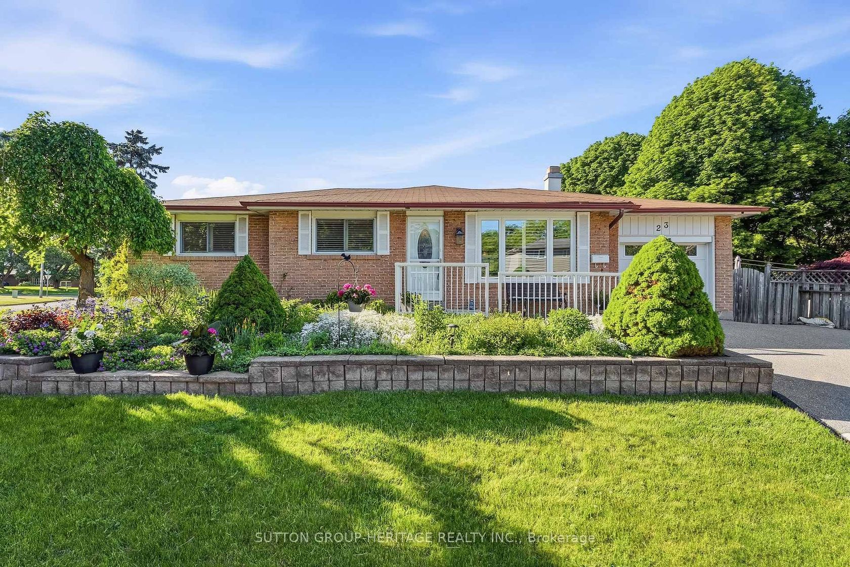 23 Jacwin Drive, Central West, Ajax 