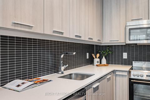 Photo 6 at 312 - 105 George Street, Moss Park, Toronto