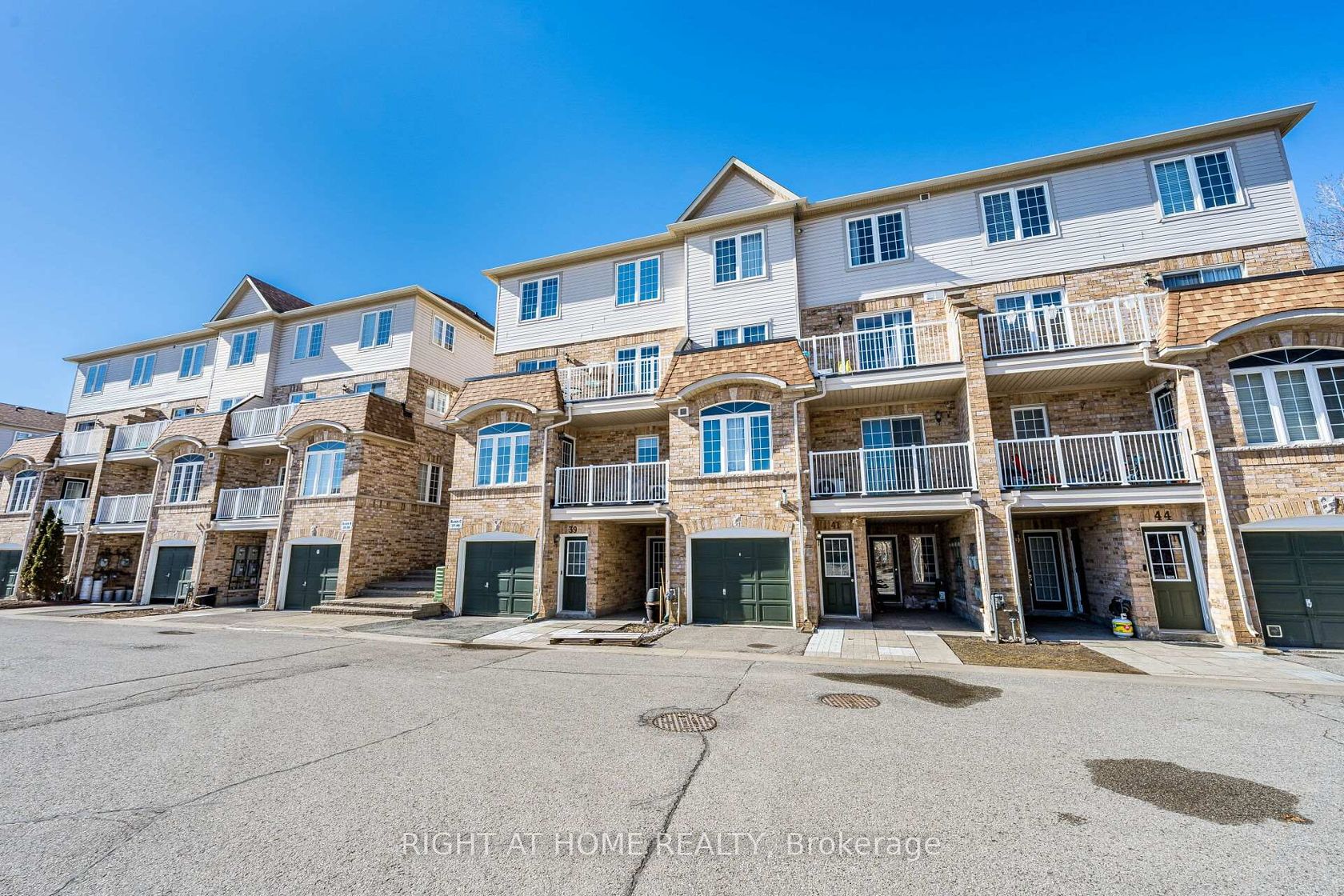 40 - 200 Mclevin Avenue, Malvern, Toronto photo number 2