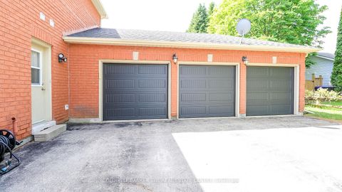 Photo 3 at 2790 Shering Crescent, Stroud, Innisfil