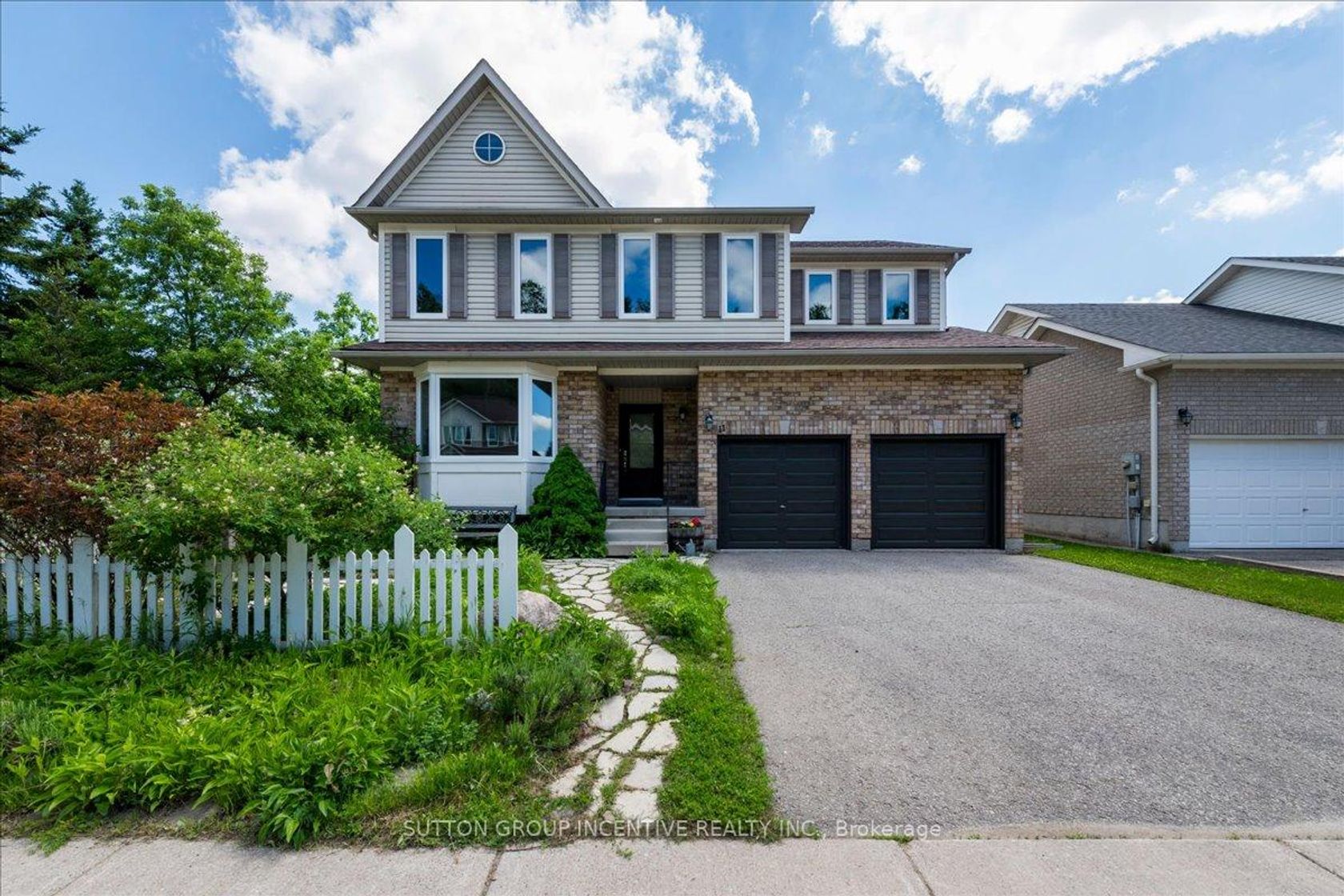 11 Thrushwood Drive, 400 West, Barrie photo number 2