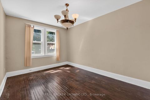 Photo 10 at 271 Manor Road E, Mount Pleasant East, Toronto