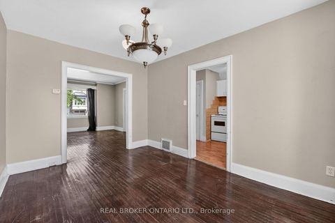 Photo 11 at 271 Manor Road E, Mount Pleasant East, Toronto