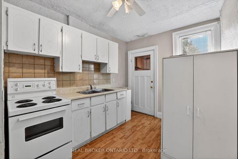 Photo 12 at 271 Manor Road E, Mount Pleasant East, Toronto