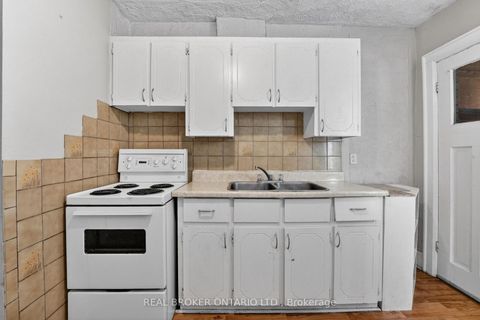 Photo 13 at 271 Manor Road E, Mount Pleasant East, Toronto