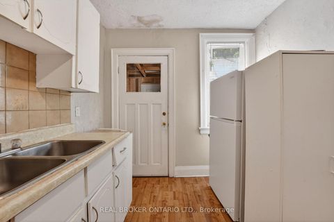Photo 14 at 271 Manor Road E, Mount Pleasant East, Toronto