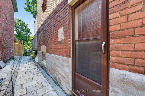 Photo 31 at 271 Manor Road E, Mount Pleasant East, Toronto