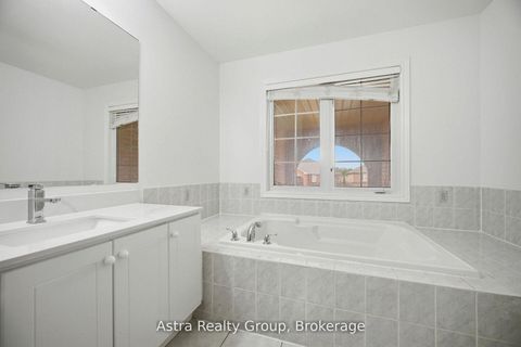 Photo 4 at 3 Imperial Crown Lane, Shore, Barrie