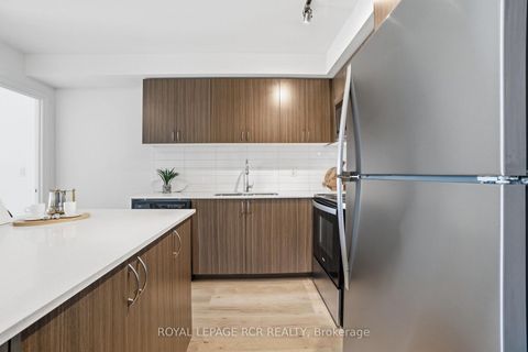 Photo 4 at 808 - 58 Lakeside Terrace, Little Lake, Barrie