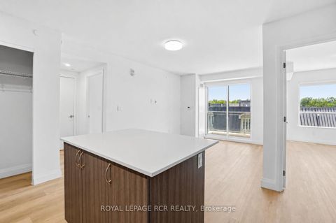 Photo 9 at 808 - 58 Lakeside Terrace, Little Lake, Barrie