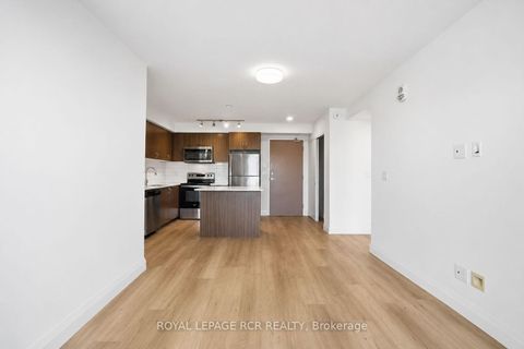 Photo 11 at 808 - 58 Lakeside Terrace, Little Lake, Barrie