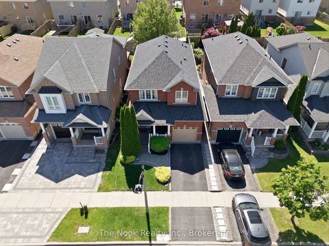 Photo 3 at 39 Rampart Crescent, Williamsburg, Whitby