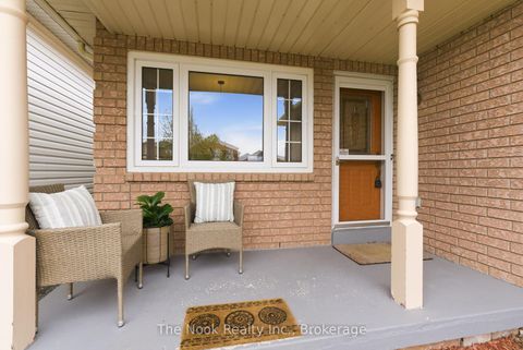 Photo 2 at 1139 Ridgemount Boulevard, Pinecrest, Oshawa
