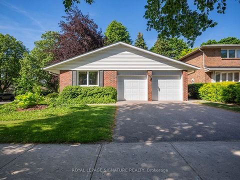 Photo 3 at 4 Gablehurst Crescent, Sullivan, Toronto
