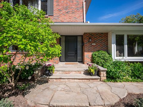 Photo 4 at 4 Gablehurst Crescent, Sullivan, Toronto