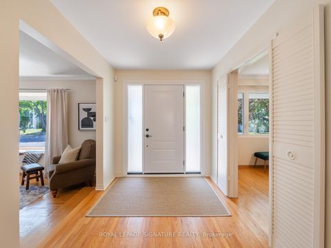 Photo 5 at 4 Gablehurst Crescent, Sullivan, Toronto