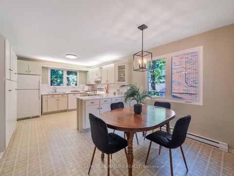 Photo 11 at 4 Gablehurst Crescent, Sullivan, Toronto