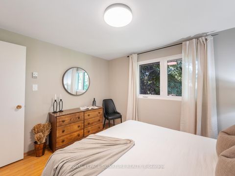 Photo 30 at 4 Gablehurst Crescent, Sullivan, Toronto
