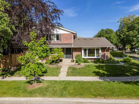 Photo 44 at 4 Gablehurst Crescent, Sullivan, Toronto