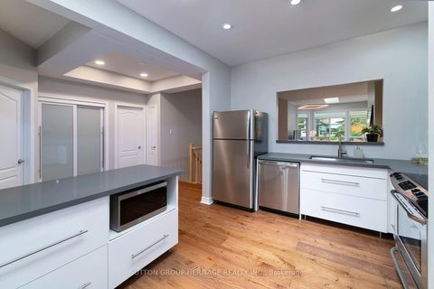 Photo 13 at 12 Sandpiper Key Way, Greensborough, Markham