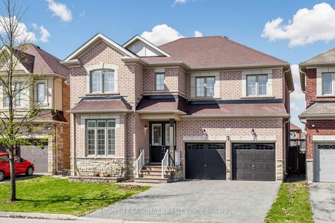 Photo 1 at 4 Merton Street, Oak Ridges, Richmond Hill