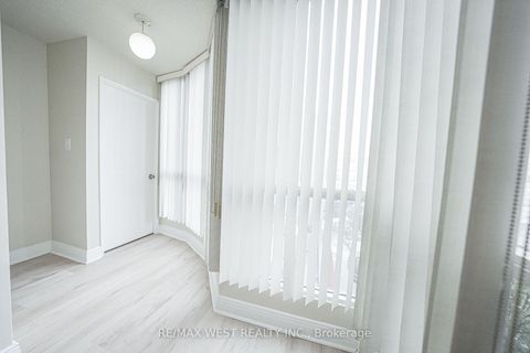 Photo 14 at 608 - 1470 Midland Avenue, Dorset Park, Toronto